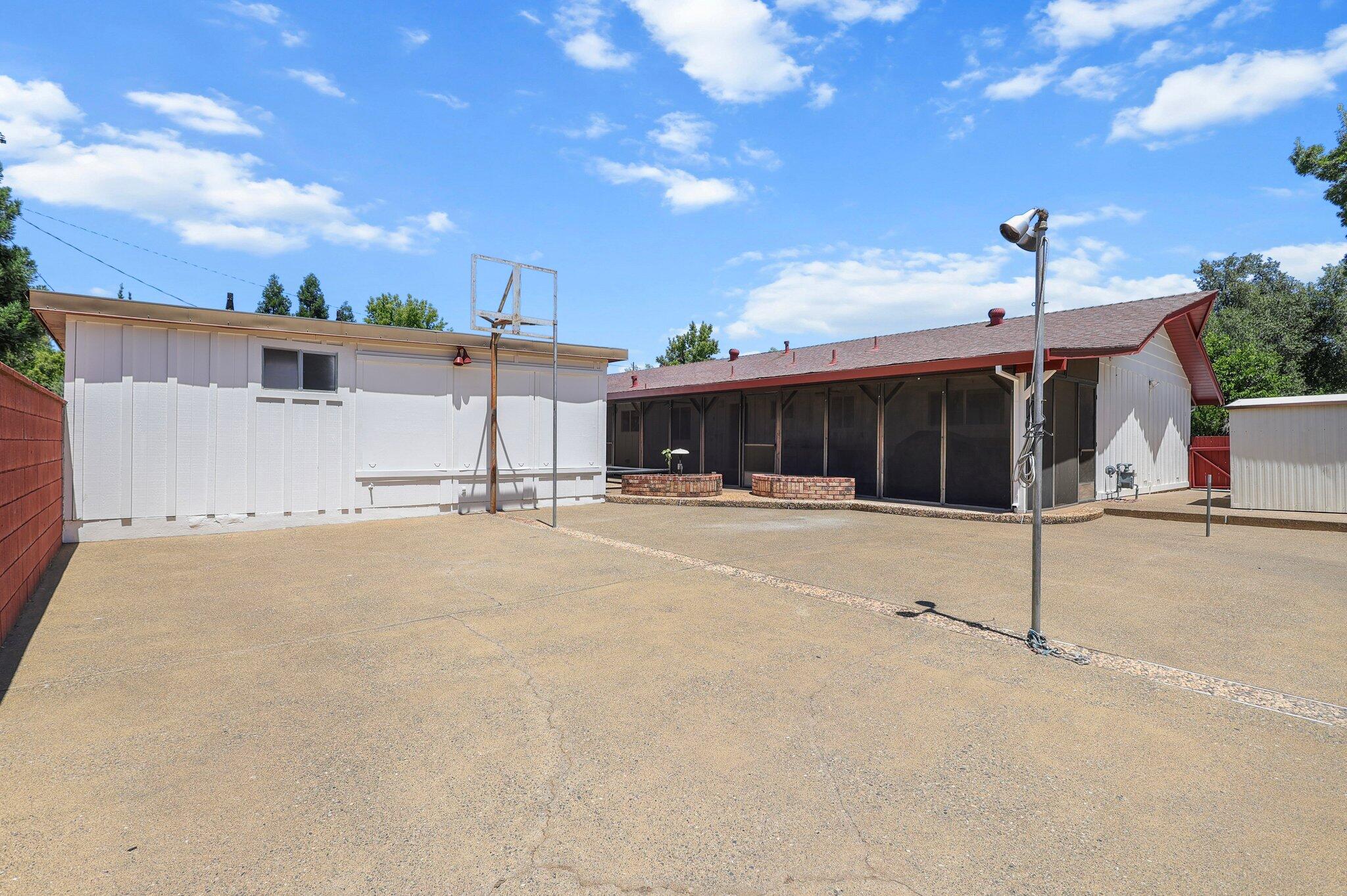 910 Hallmark Drive Redding, CA 96001 - Photo 33 of 40