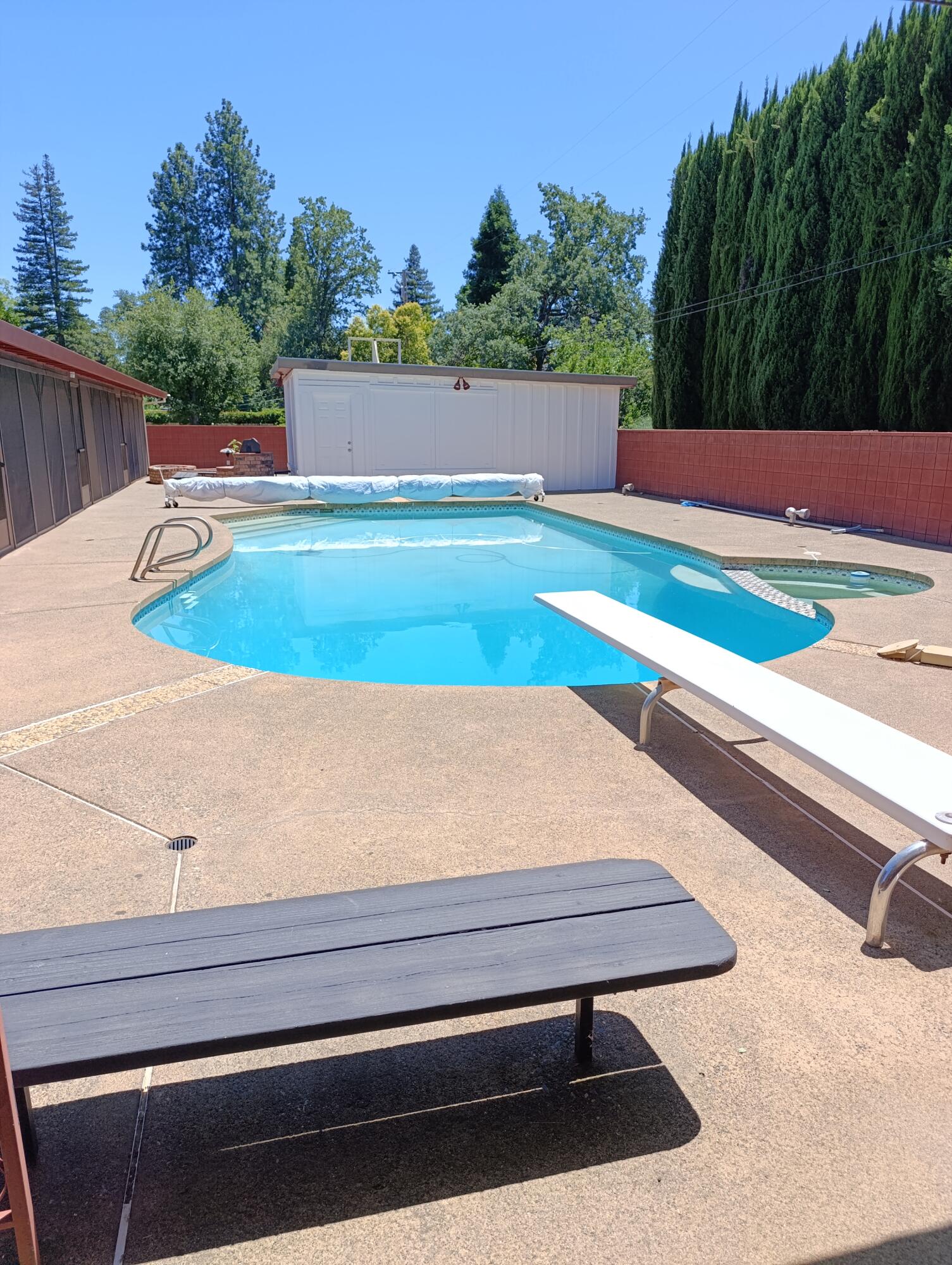 910 Hallmark Drive Redding, CA 96001 - Photo 39 of 40 a view of a tennis ground with large trees