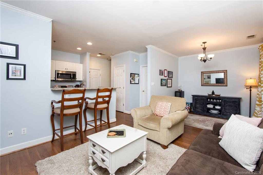 416 Queens Road, Unit 9 Charlotte, NC 28207 - Photo 4 of 24 Gallery Image 4