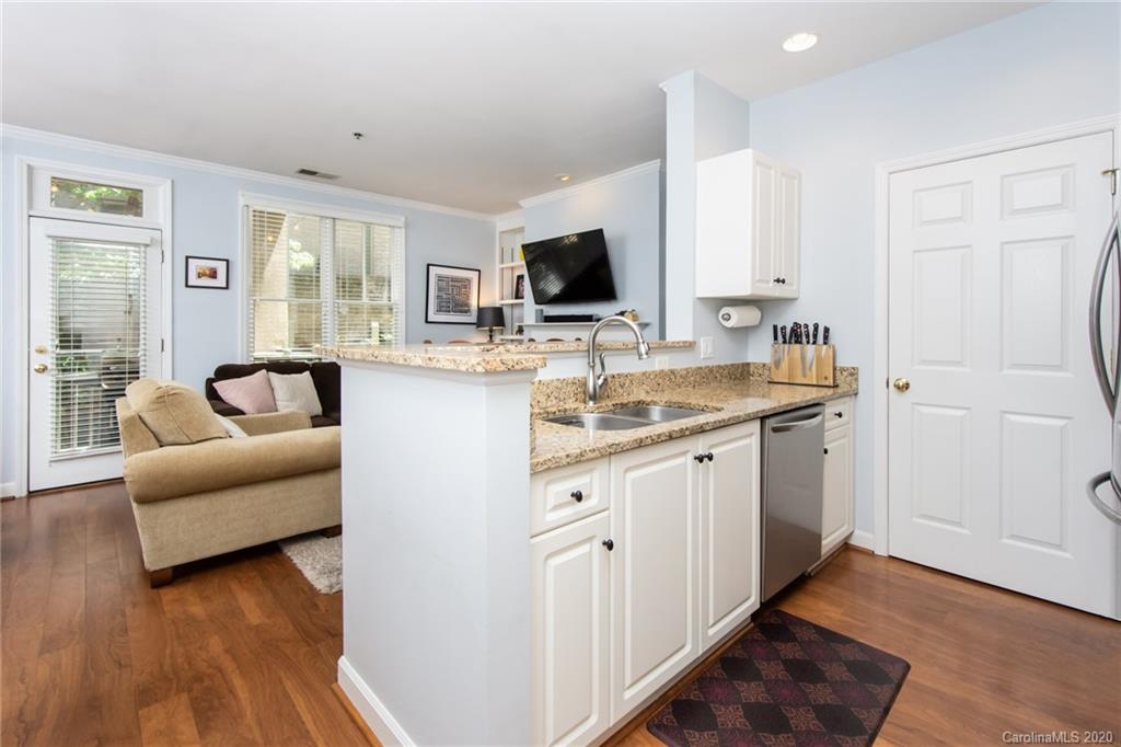 416 Queens Road, Unit 9 Charlotte, NC 28207 - Photo 5 of 24 Gallery Image 5
