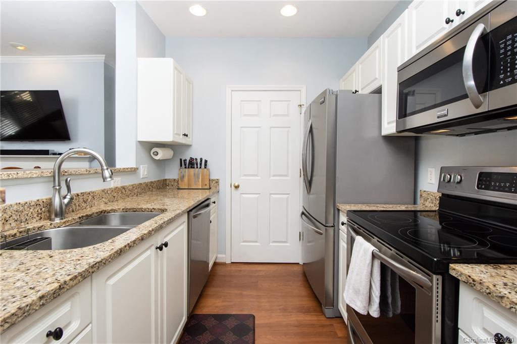 416 Queens Road, Unit 9 Charlotte, NC 28207 - Photo 7 of 24 Gallery Image 7
