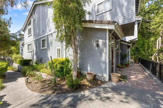 $848,000 | 23163 Mulholland Drive, Woodland Hills, CA 91364