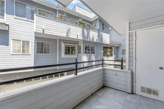 $848,000 | 23163 Mulholland Drive, Woodland Hills, CA 91364