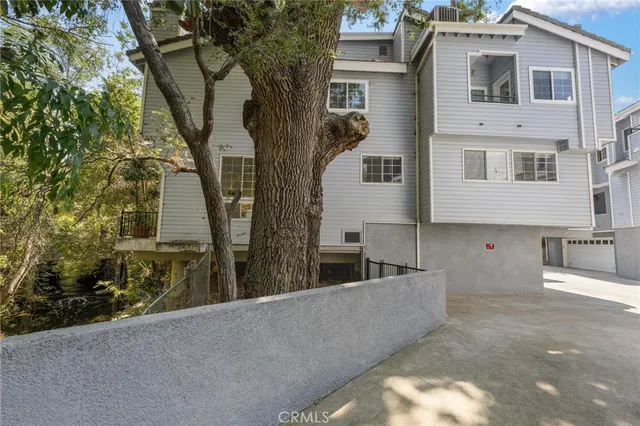 $848,000 | 23163 Mulholland Drive, Woodland Hills, CA 91364