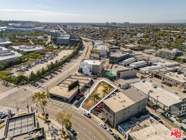 $2,000,000 | 11833 Major Street, Culver City, CA 90230