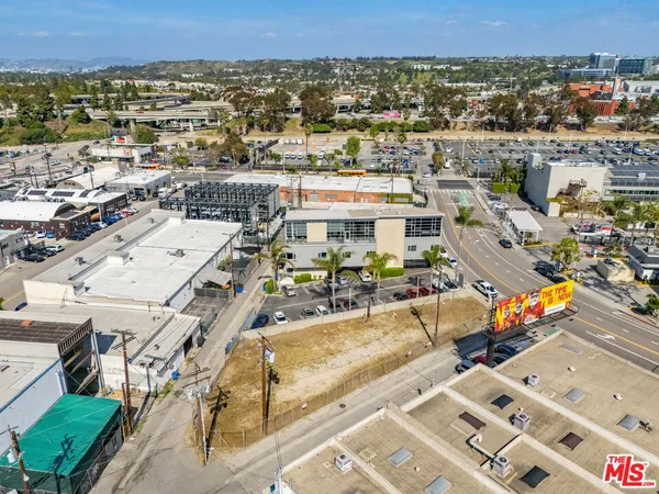 $2,000,000 | 11833 Major Street, Culver City, CA 90230