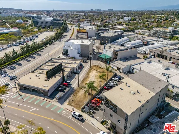 $2,000,000 | 11833 Major Street, Culver City, CA 90230