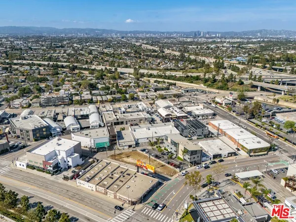 $2,000,000 | 11833 Major Street, Culver City, CA 90230