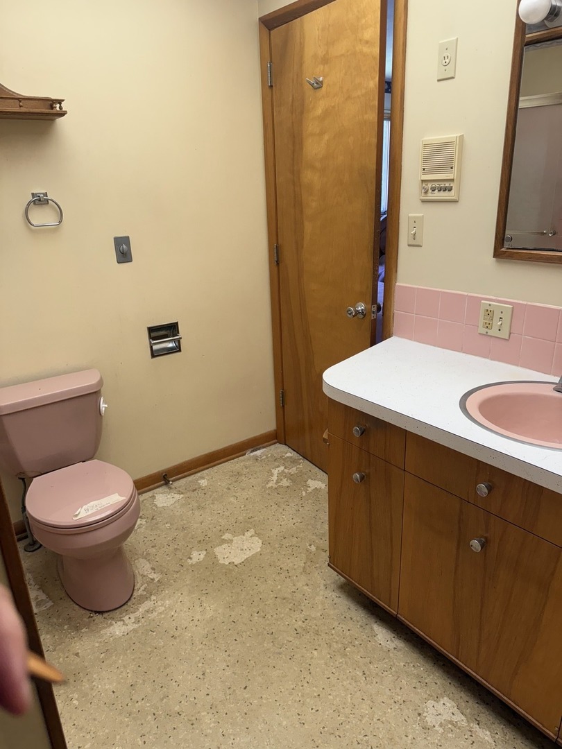 503 East Main Street Morrison, IL 61270 - Photo 11 of 42 a bathroom with a sink a toilet and mirror
