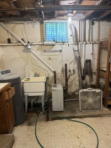 a view of utility room