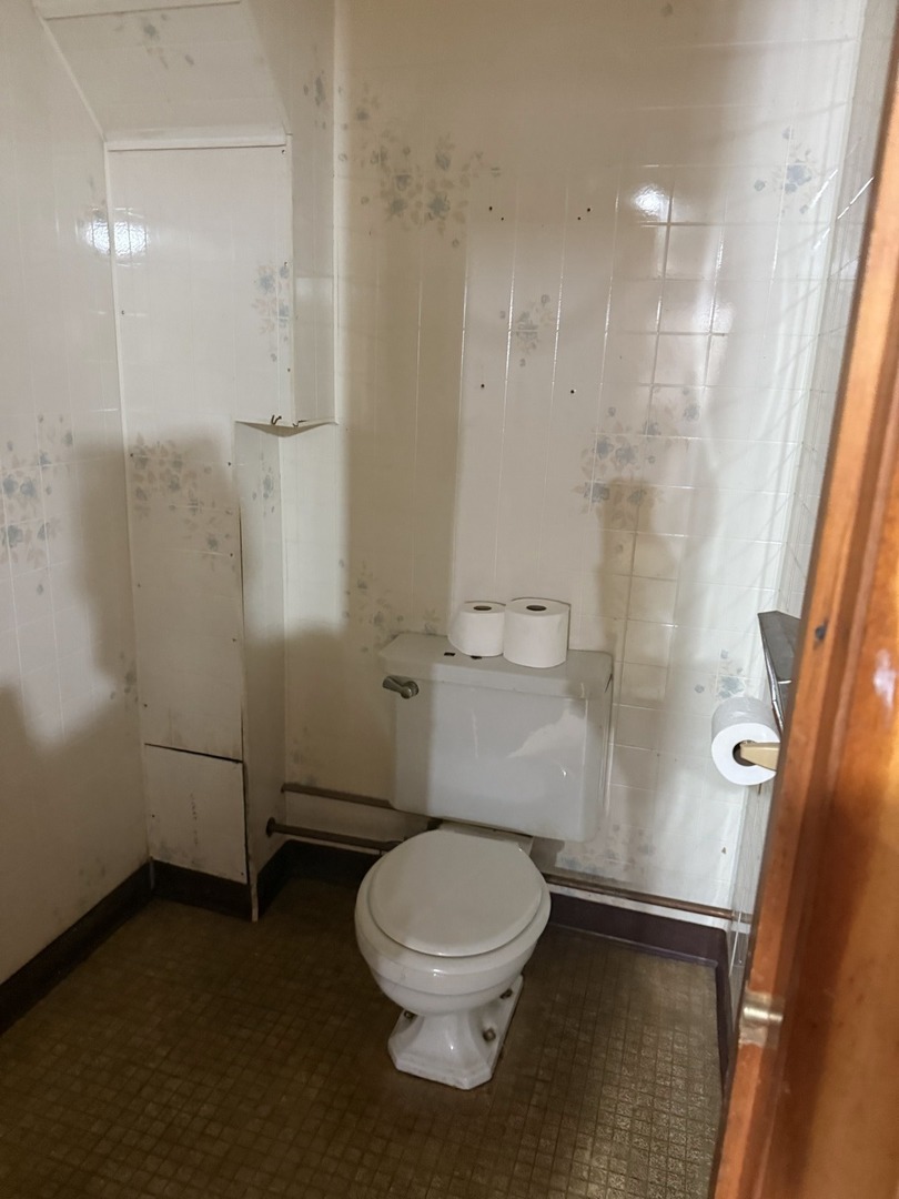 503 East Main Street Morrison, IL 61270 - Photo 24 of 42 a bathroom with a toilet and a shower