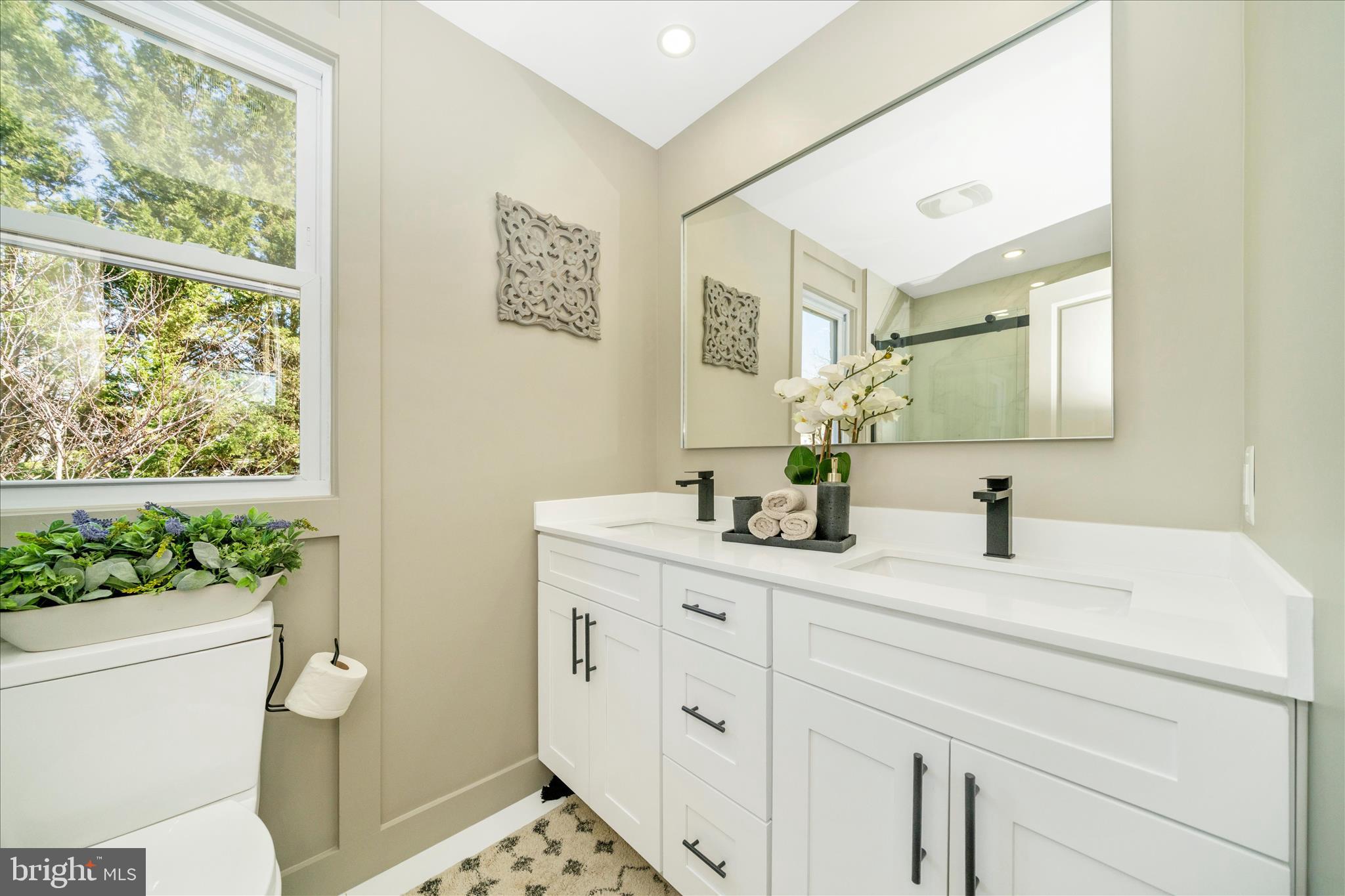 10405 Inwood Avenue Silver Spring, MD 20902 - Photo 22 of 52 a bathroom with a sink a toilet and a large mirror