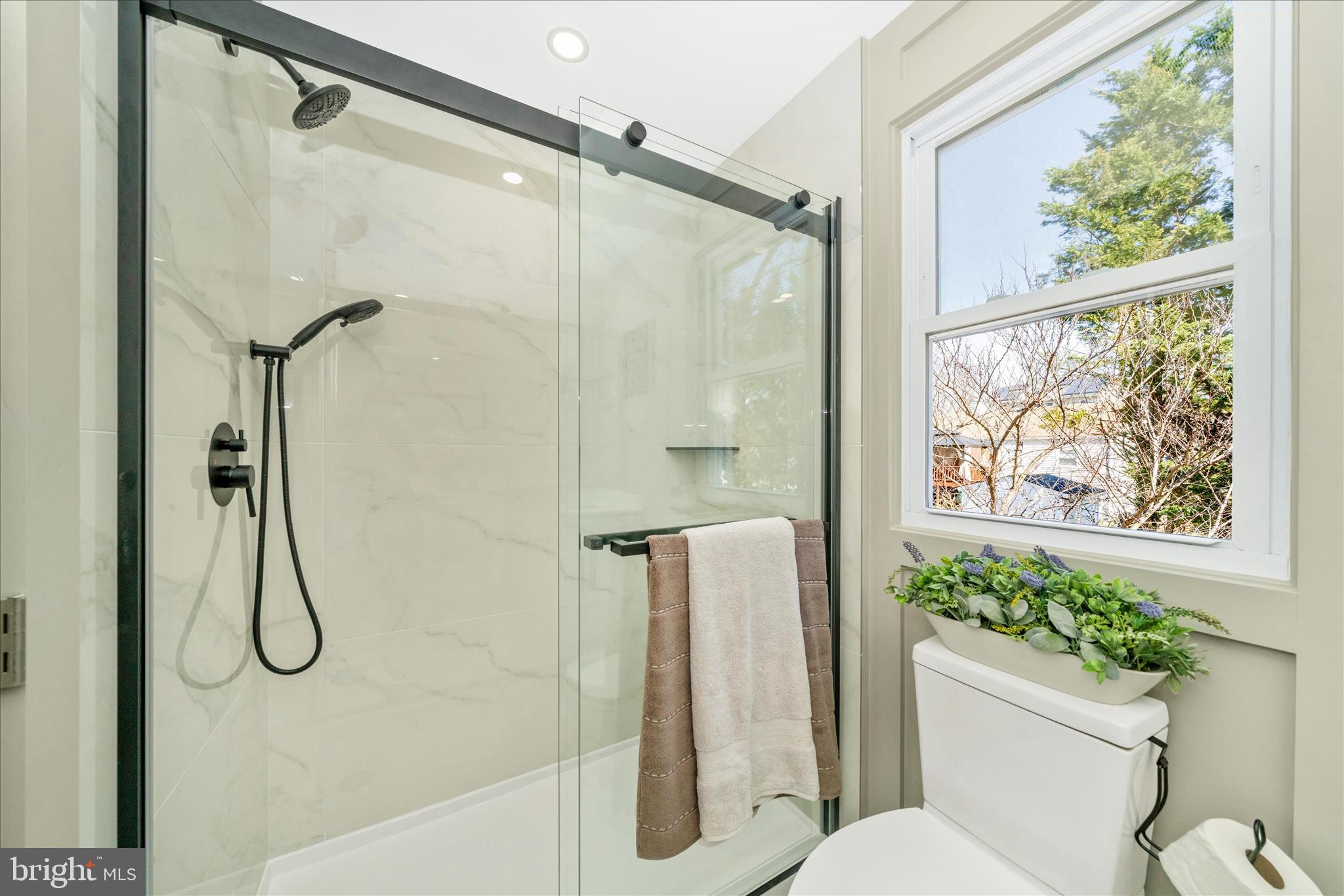 10405 Inwood Avenue Silver Spring, MD 20902 - Photo 23 of 52 a bathroom with a shower and a toilet