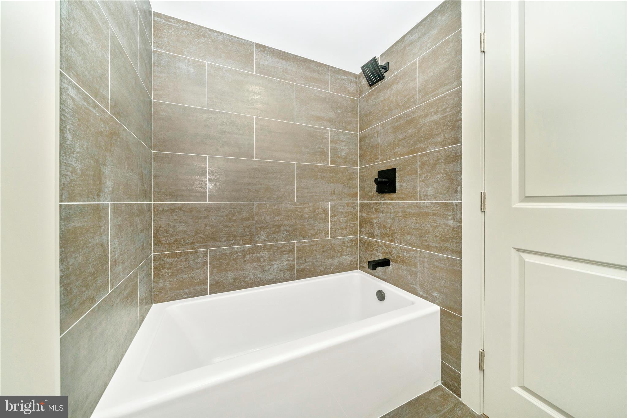 10405 Inwood Avenue Silver Spring, MD 20902 - Photo 34 of 52 a bathroom with a bathtub