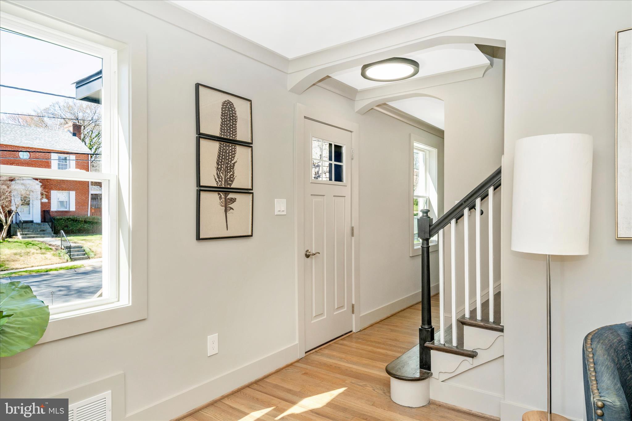 10405 Inwood Avenue Silver Spring, MD 20902 - Photo 6 of 52 a view of entryway