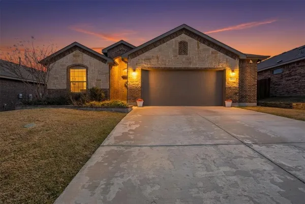 $299,500 | 1502 Livermore Lane, Cleburne, TX 76033