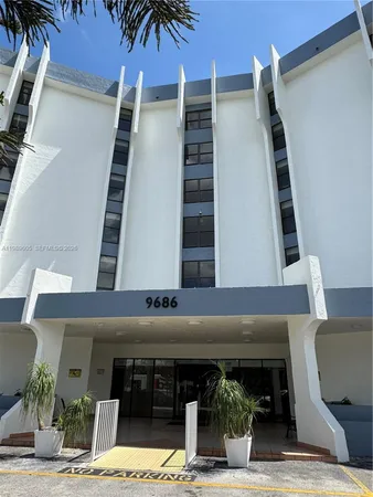 $2,250 | 9686 Fontainebleau Boulevard, Unit 301, Miami, FL 33172