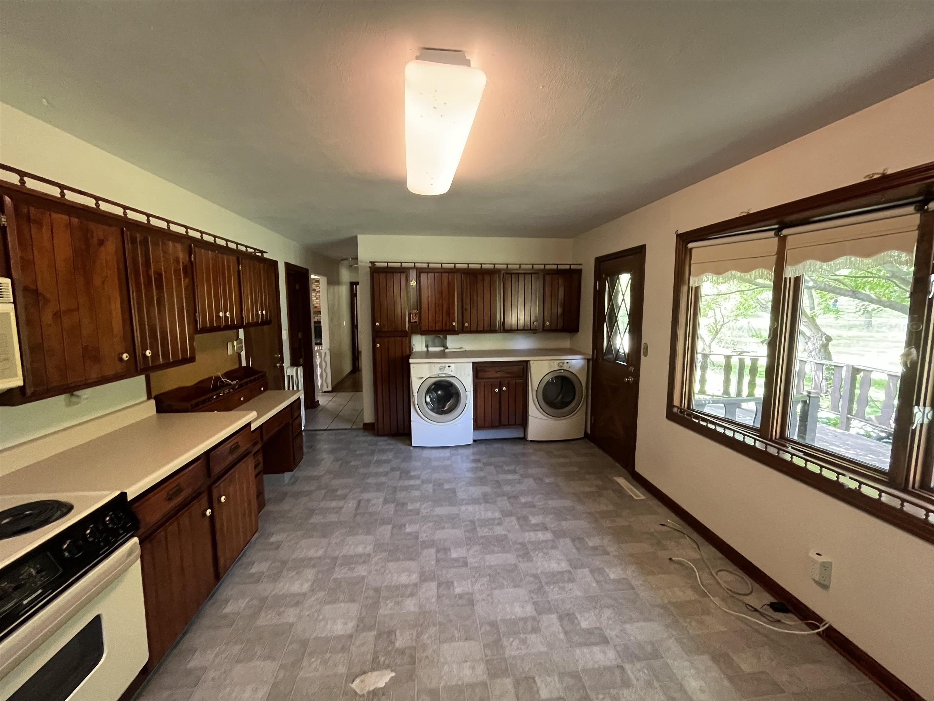 6816 Stardust Trail Roscoe, IL 61073 - Photo 9 of 21 a large kitchen with a large window