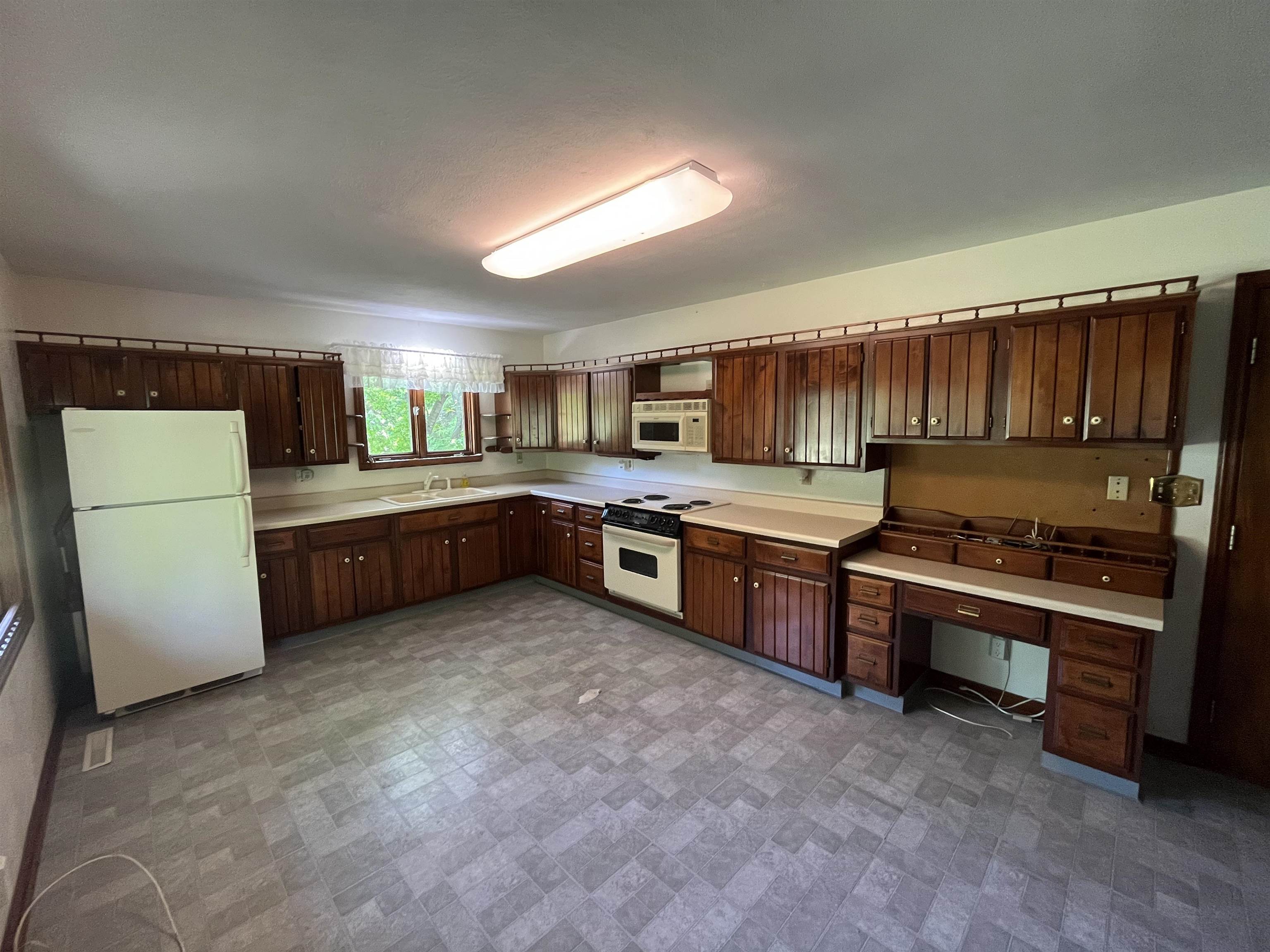 6816 Stardust Trail Roscoe, IL 61073 - Photo 10 of 21 a kitchen with stainless steel appliances kitchen island granite countertop a stove refrigerator and a microwave oven