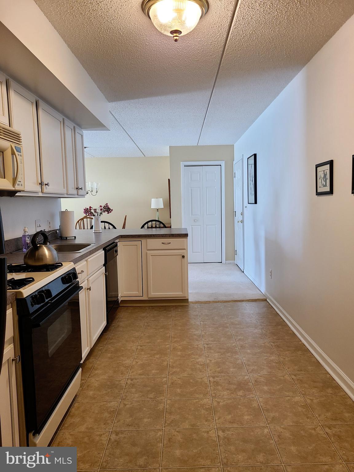 130 Brandon Road Norristown, PA 19403 - Photo 4 of 31 Kitche