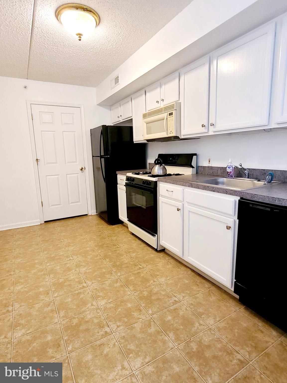 130 Brandon Road Norristown, PA 19403 - Photo 5 of 31 Kitchen