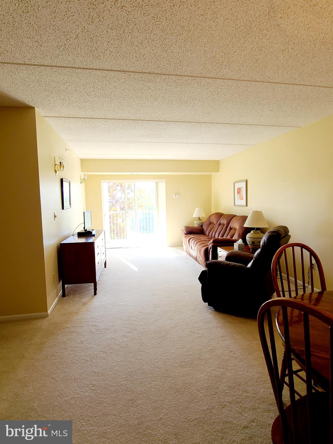 130 Brandon Road Norristown, PA 19403 - Photo 8 of 31 Living Room