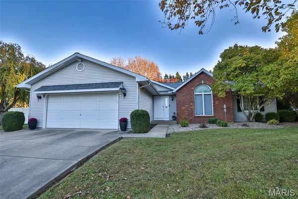 $345,000 | 12 Cottonwood Glen Drive, Glen Carbon, IL 62034