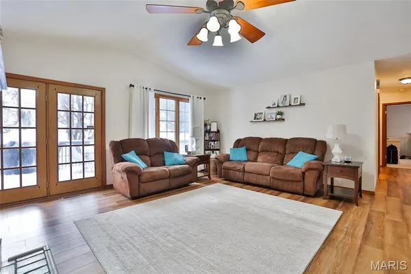 $345,000 | 12 Cottonwood Glen Drive, Glen Carbon, IL 62034