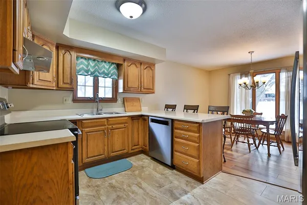 $345,000 | 12 Cottonwood Glen Drive, Glen Carbon, IL 62034