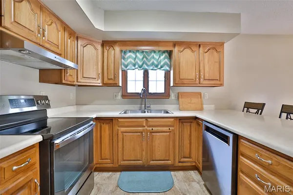 $345,000 | 12 Cottonwood Glen Drive, Glen Carbon, IL 62034