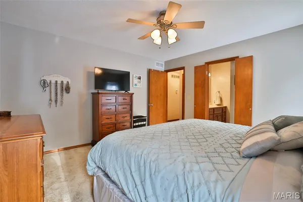 $345,000 | 12 Cottonwood Glen Drive, Glen Carbon, IL 62034