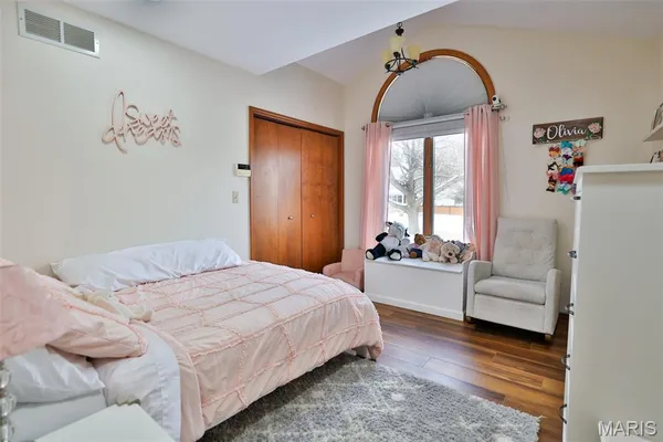 $345,000 | 12 Cottonwood Glen Drive, Glen Carbon, IL 62034