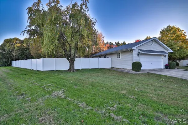 $345,000 | 12 Cottonwood Glen Drive, Glen Carbon, IL 62034