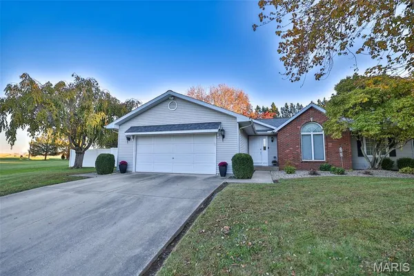 $345,000 | 12 Cottonwood Glen Drive, Glen Carbon, IL 62034