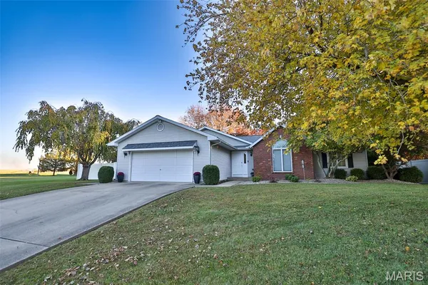 $345,000 | 12 Cottonwood Glen Drive, Glen Carbon, IL 62034