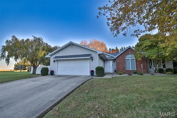 $345,000 | 12 Cottonwood Glen Drive, Glen Carbon, IL 62034