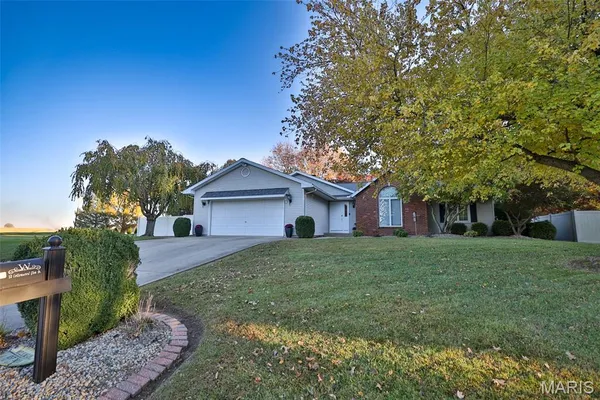 $345,000 | 12 Cottonwood Glen Drive, Glen Carbon, IL 62034