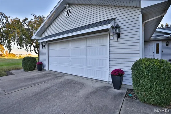 $345,000 | 12 Cottonwood Glen Drive, Glen Carbon, IL 62034