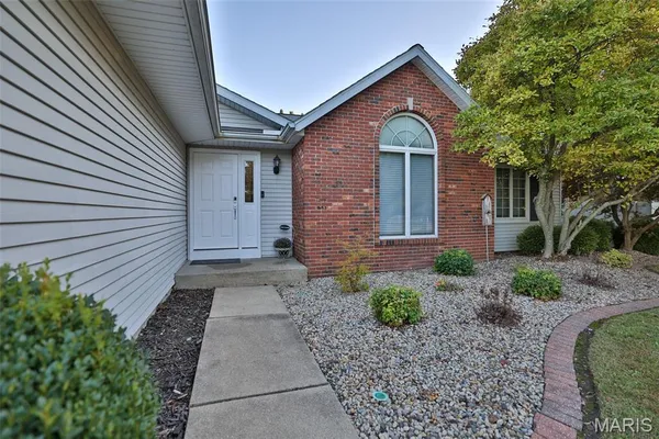 $345,000 | 12 Cottonwood Glen Drive, Glen Carbon, IL 62034