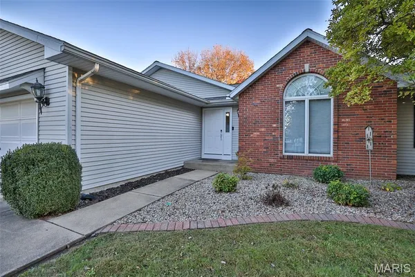 $345,000 | 12 Cottonwood Glen Drive, Glen Carbon, IL 62034