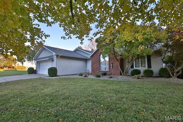 $345,000 | 12 Cottonwood Glen Drive, Glen Carbon, IL 62034