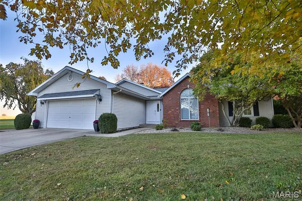 $345,000 | 12 Cottonwood Glen Drive, Glen Carbon, IL 62034
