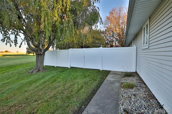 $345,000 | 12 Cottonwood Glen Drive, Glen Carbon, IL 62034