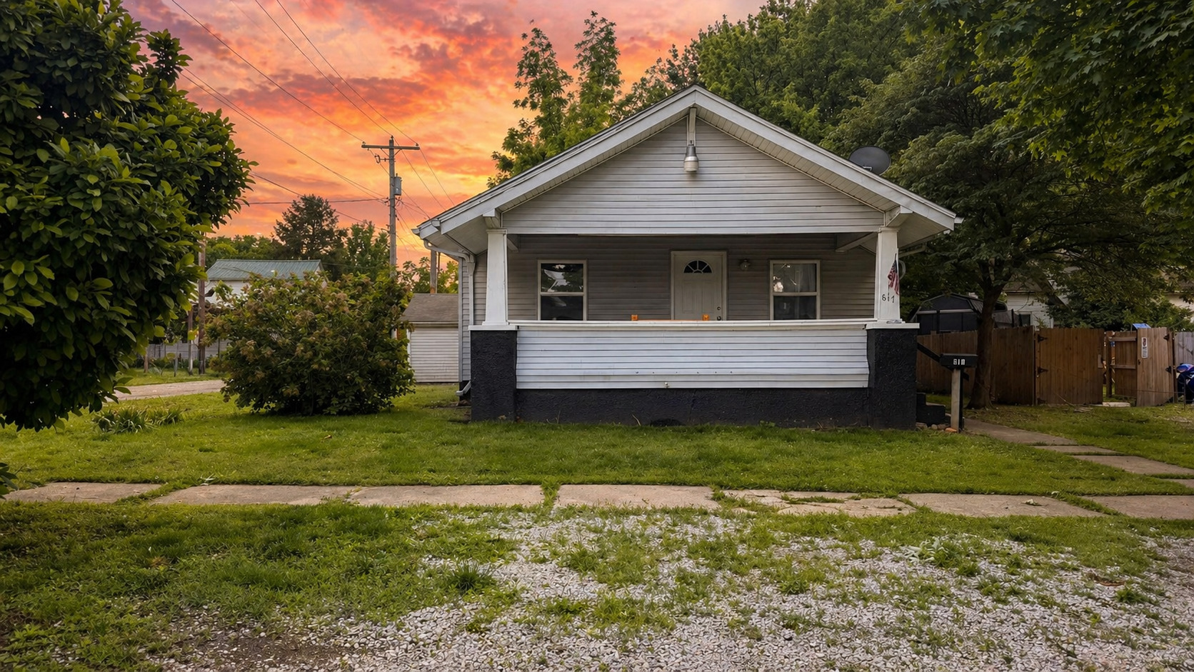 617 East 4th Street Centralia, IL 62801 - Photo 1 of 9 a front view of a house with garden