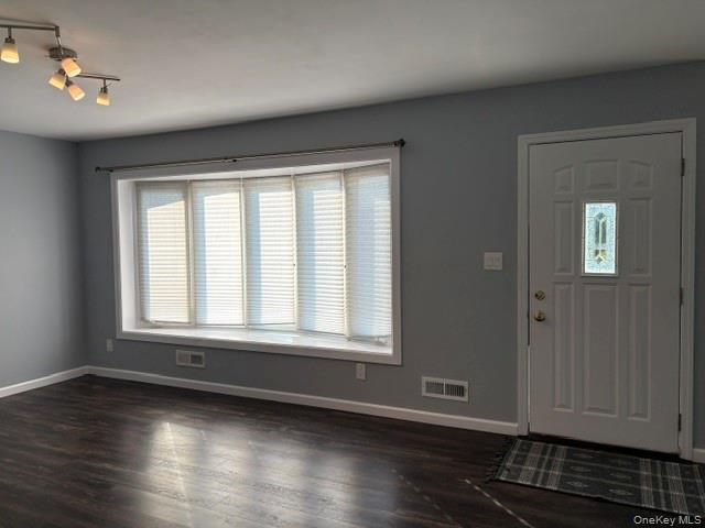 266 Central Park Road Plainview, NY 11803 - Photo 3 of 22