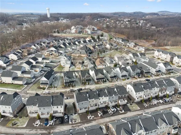 $405,000 | 527 Captain Lee Boss Way, Cranberry Township, PA 16066
