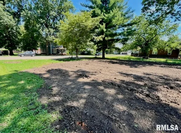 $9,900 | 412 West 1st Street, Taylorville, IL 62568