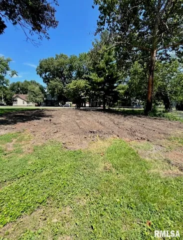 $11,900 | 412 West 1st Street, Taylorville, IL 62568