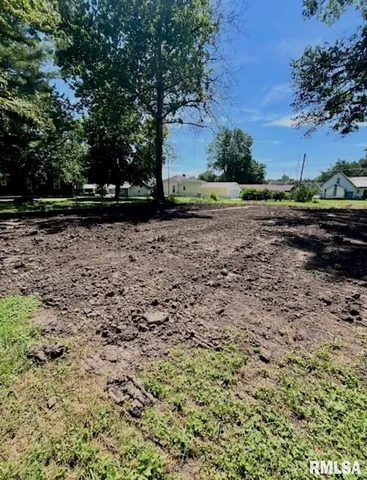 $11,900 | 412 West 1st Street, Taylorville, IL 62568