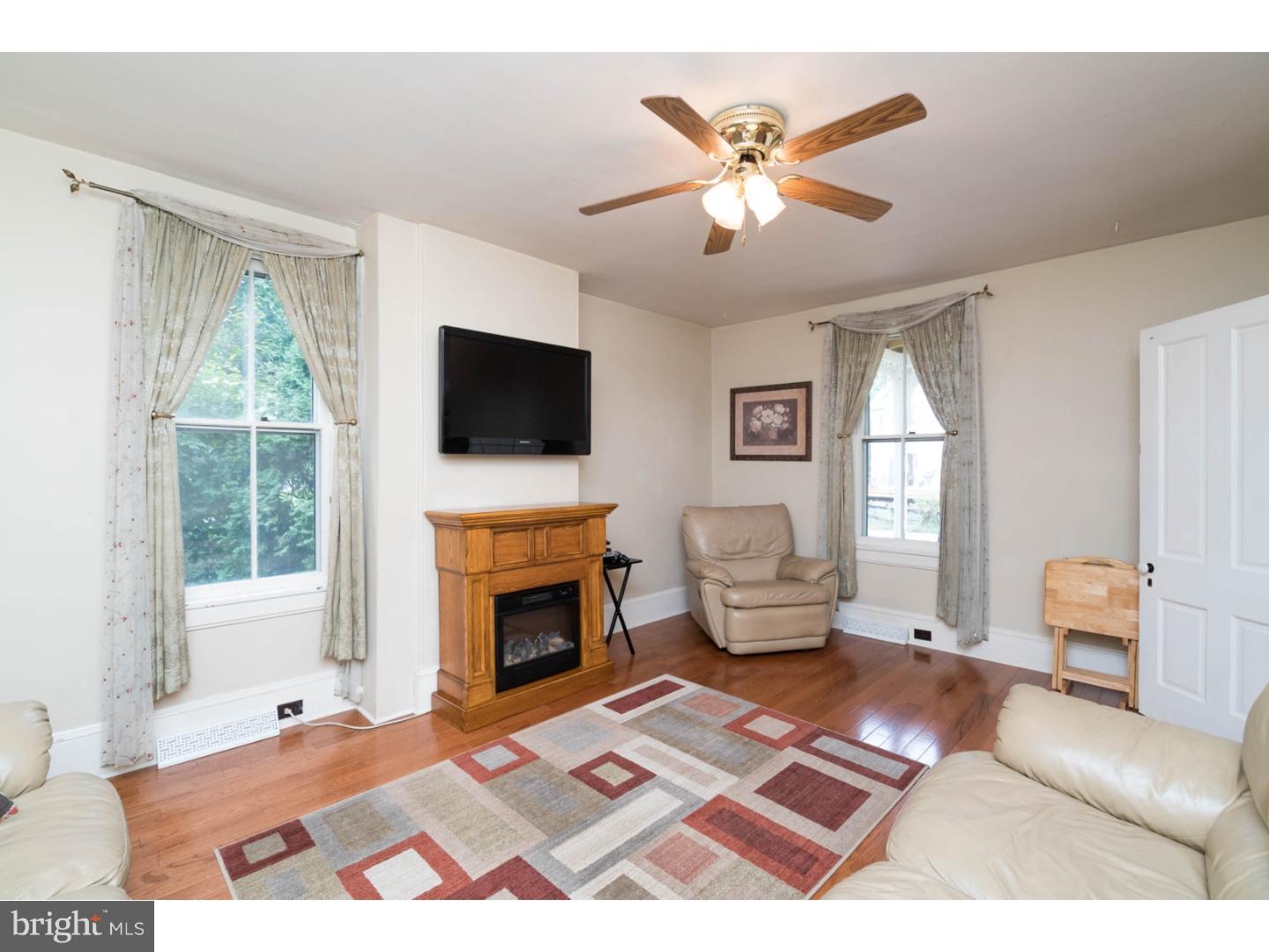 3813 Foulk Road Garnet Valley, PA 19060 - Photo 3 of 25 Living Room